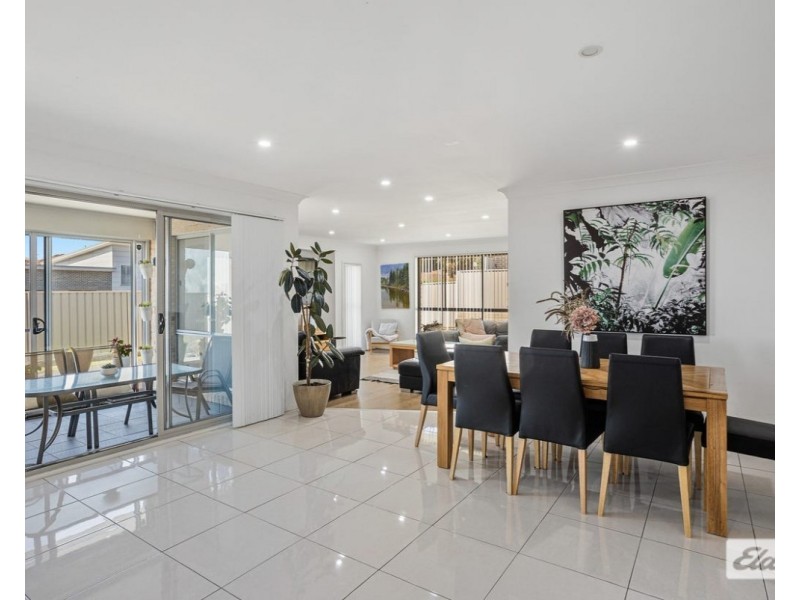 165 Shearwater Drive, Lake Heights NSW 2502