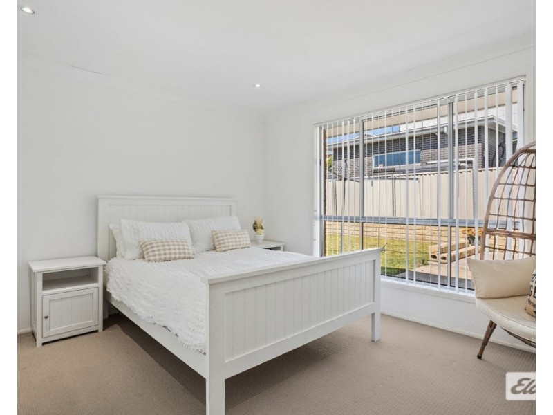 165 Shearwater Drive, Lake Heights NSW 2502