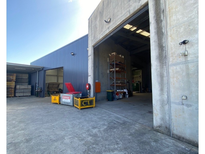 42 Lady Penrhyn Drive, Unanderra NSW 2526