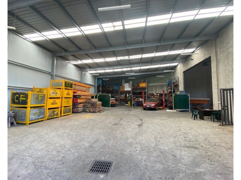 42 Lady Penrhyn Drive, Unanderra NSW 2526