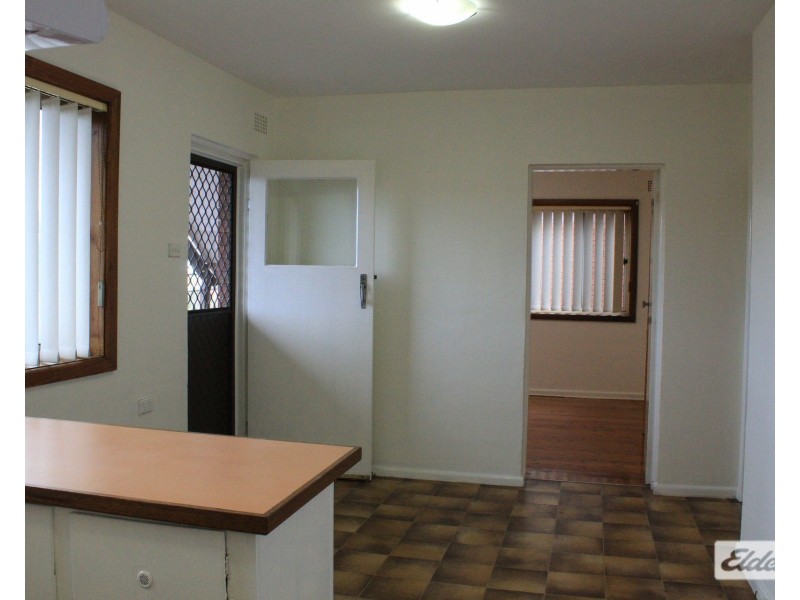 2/41 Weringa Avenue, Lake Heights NSW 2502