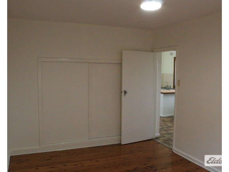2/41 Weringa Avenue, Lake Heights NSW 2502