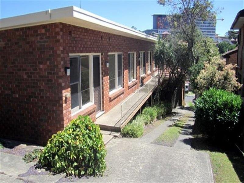 2/11 Rowland Avenue, Wollongong NSW 2500