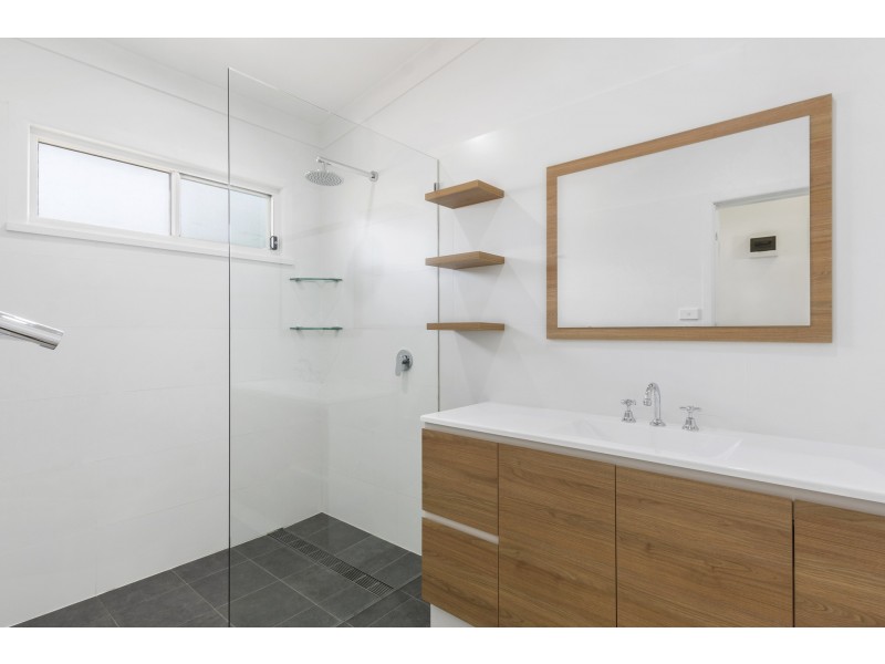 2/4 Hamilton Road, Thirroul NSW 2515