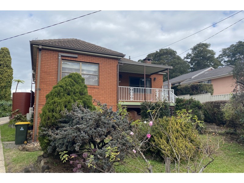 13 Robertson Street, Coniston NSW 2500