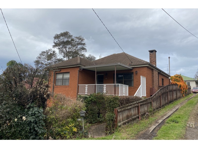 13 Robertson Street, Coniston NSW 2500
