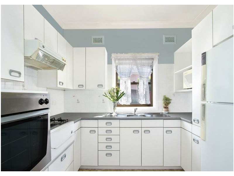 13 Robertson Street, Coniston NSW 2500