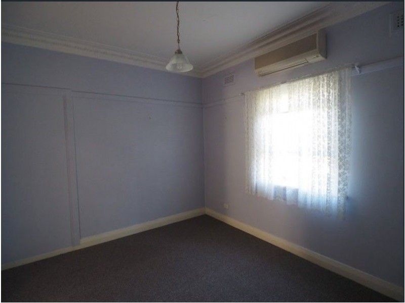 13 Robertson Street, Coniston NSW 2500