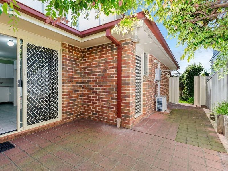 1/2 Gwyther Avenue, Bulli NSW 2516