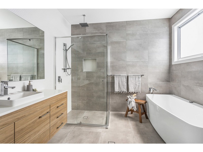 2A Cochrane Road, Thirroul NSW 2515