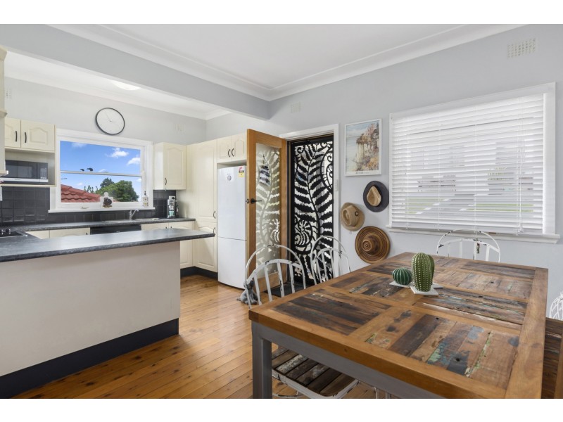 4 Barbara Avenue, Warrawong NSW 2502