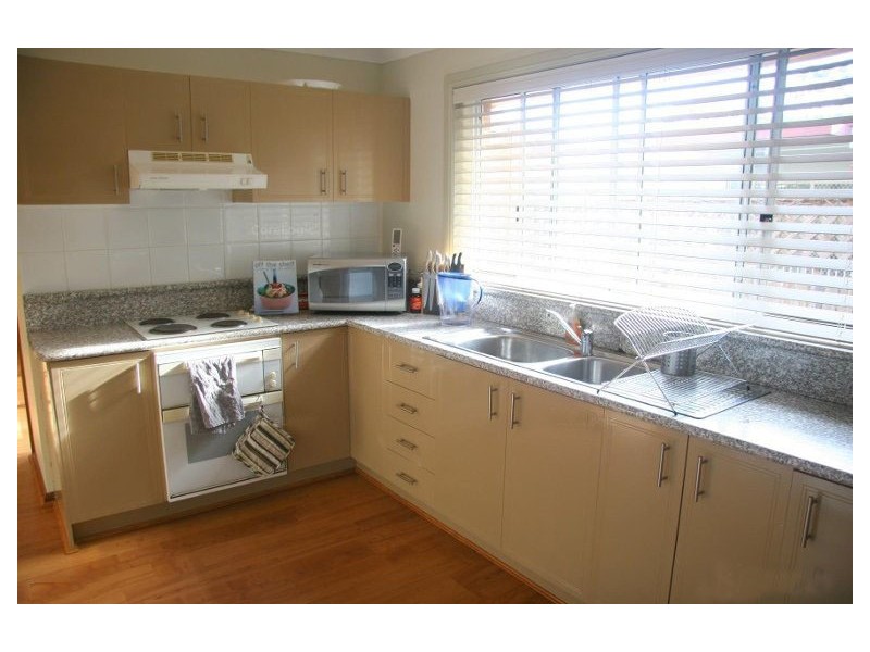 2/17 Bath Street, Thirroul NSW 2515