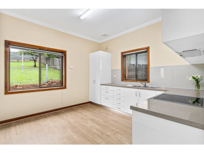 37 Rowland Avenue, Wollongong NSW 2500