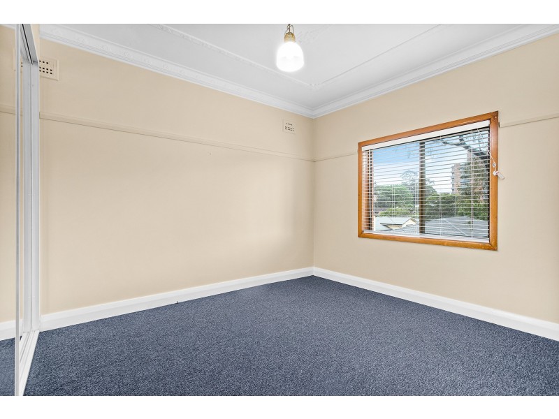 37 Rowland Avenue, Wollongong NSW 2500