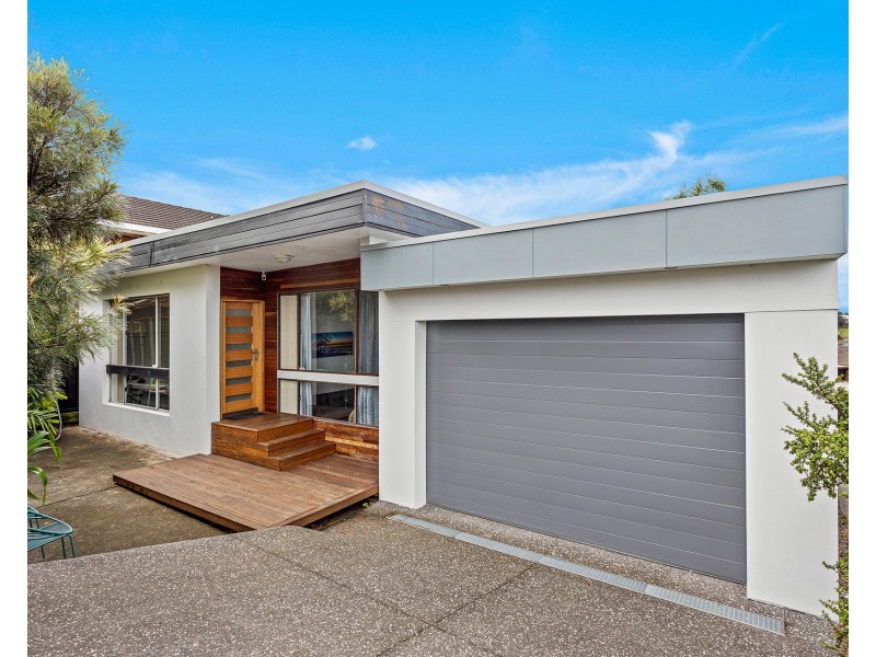 27 Weringa Avenue, Lake Heights NSW 2502