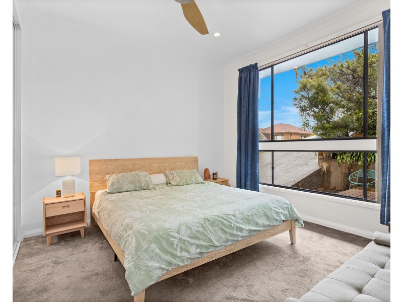 27 Weringa Avenue, Lake Heights NSW 2502