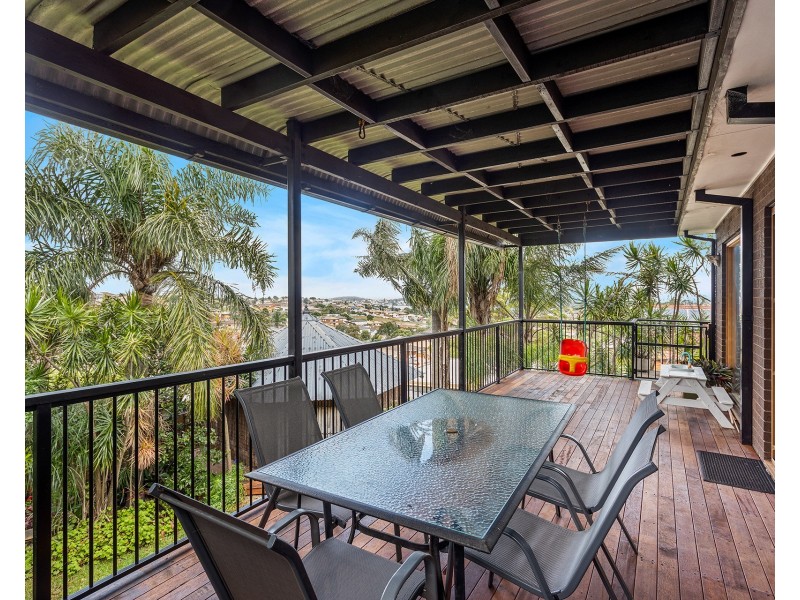 27 Weringa Avenue, Lake Heights NSW 2502
