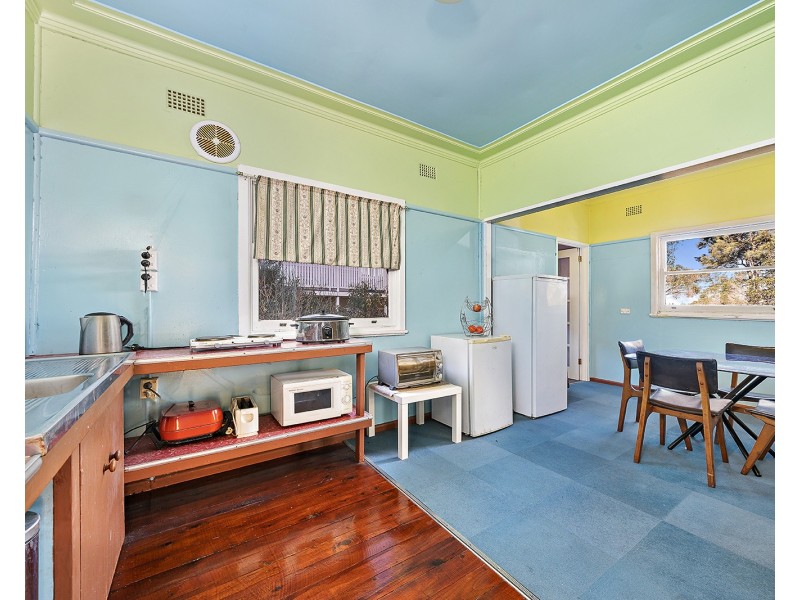 16 Roxburgh Avenue, Thirroul NSW 2515