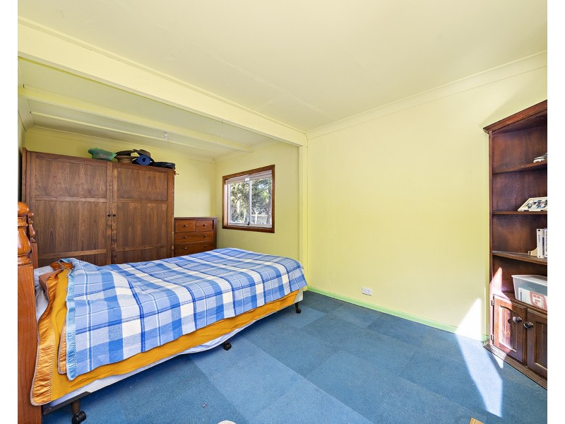 16 Roxburgh Avenue, Thirroul NSW 2515
