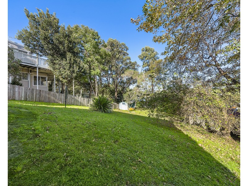 16 Roxburgh Avenue, Thirroul NSW 2515
