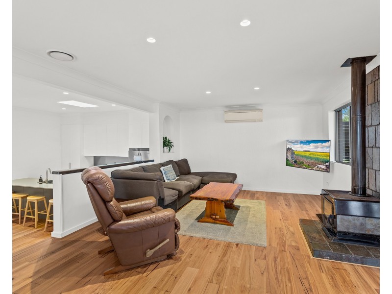 27 Weringa Avenue, Lake Heights NSW 2502