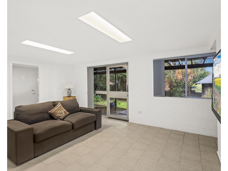 27 Weringa Avenue, Lake Heights NSW 2502