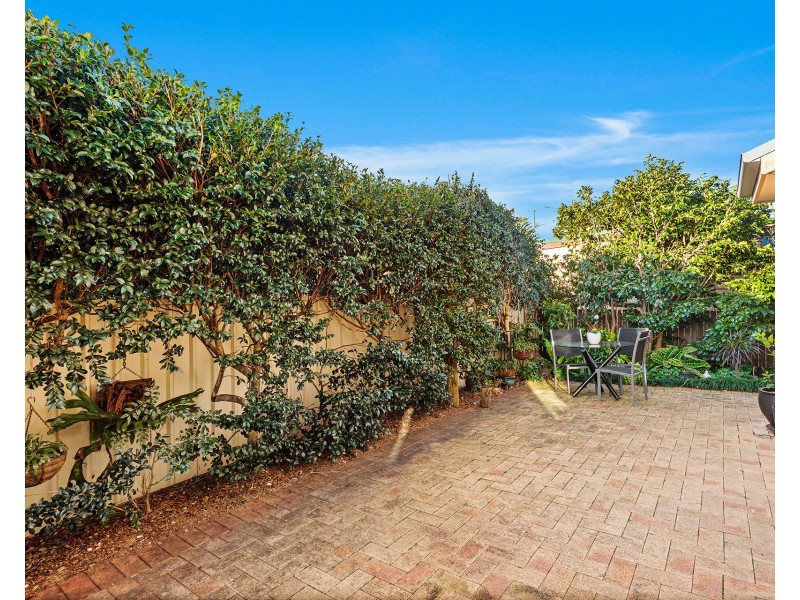 2/11 McCauley Street, Thirroul NSW 2515