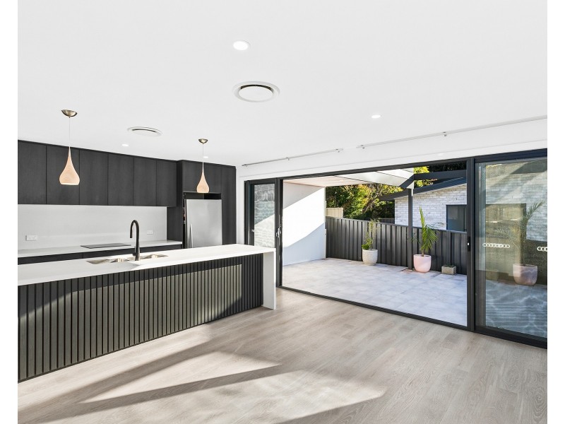 8A Kembla Street, Balgownie NSW 2519