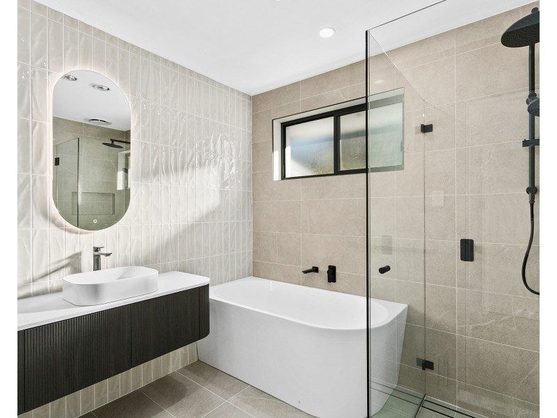 8A Kembla Street, Balgownie NSW 2519