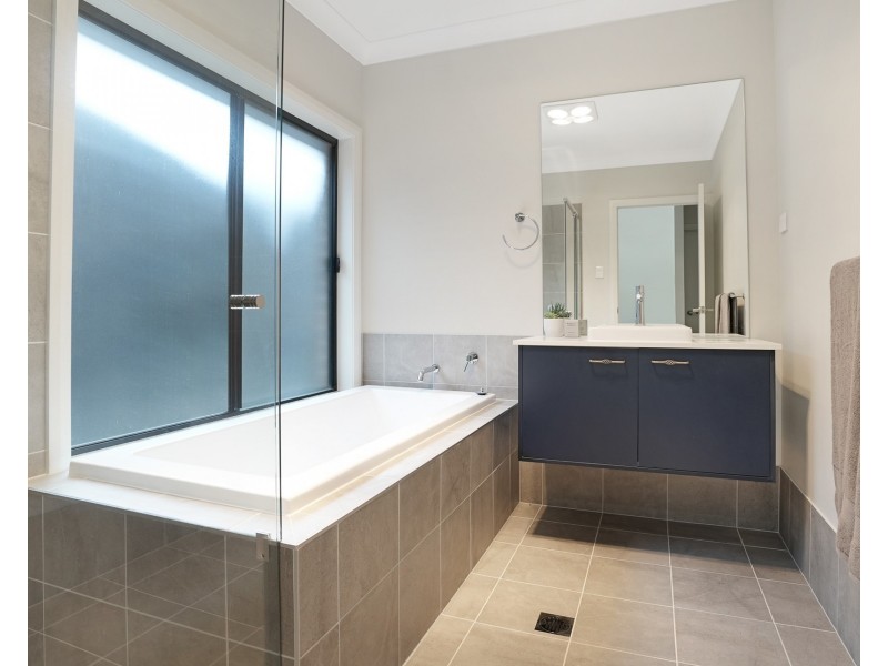 76 Saddleback Crescent, Kembla Grange NSW 2526