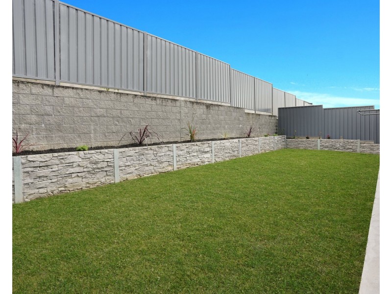 76 Saddleback Crescent, Kembla Grange NSW 2526