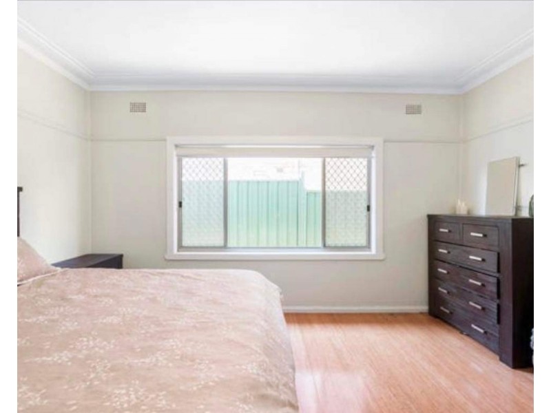 6 Hill Street, Mount Saint Thomas NSW 2500