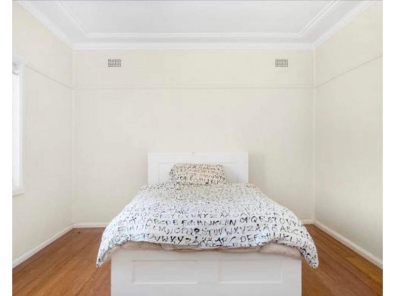 6 Hill Street, Mount Saint Thomas NSW 2500