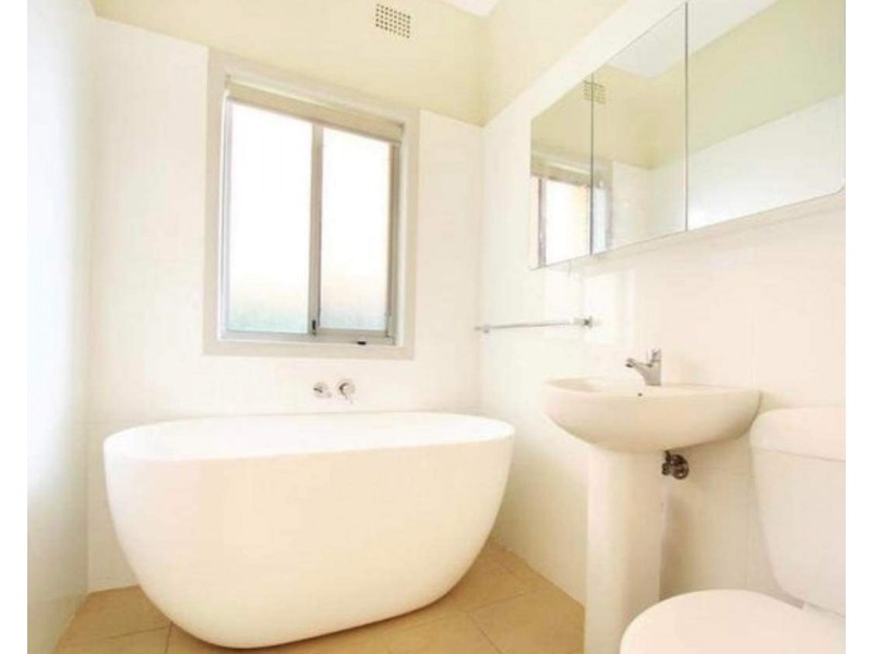 6 Hill Street, Mount Saint Thomas NSW 2500