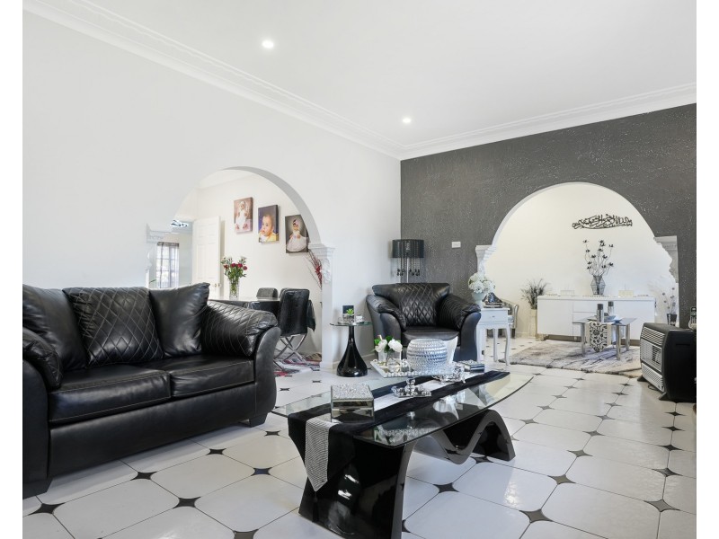 173 Flagstaff Road, Lake Heights NSW 2502