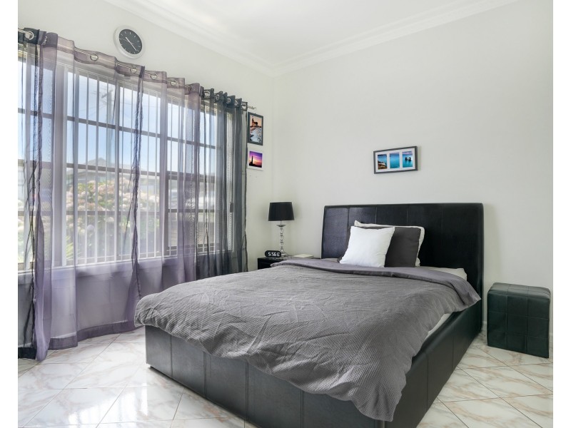 173 Flagstaff Road, Lake Heights NSW 2502