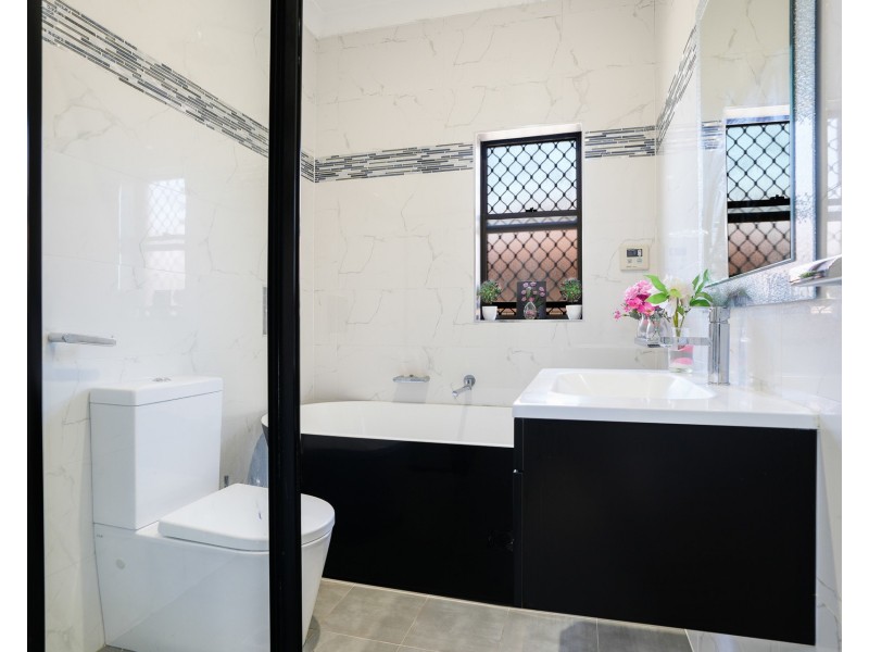 173 Flagstaff Road, Lake Heights NSW 2502