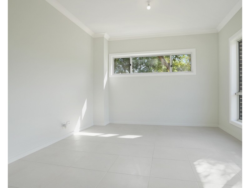 2/2 Gadsden Way, Figtree NSW 2525