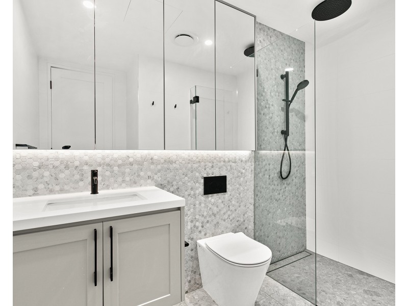 104/8 Railway Parade, Thirroul NSW 2515