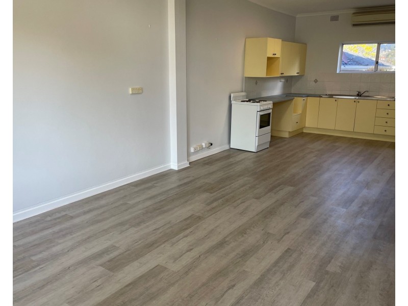 6 Yellagong Street, West Wollongong NSW 2500