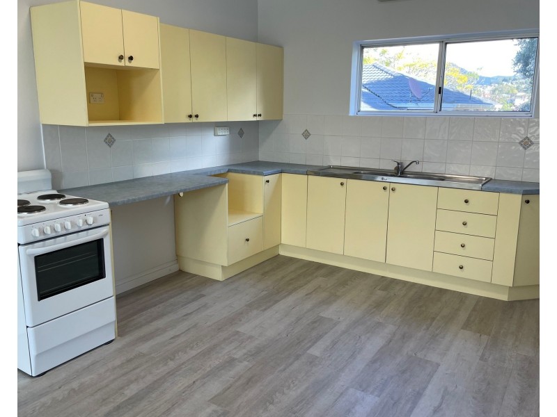 6 Yellagong Street, West Wollongong NSW 2500