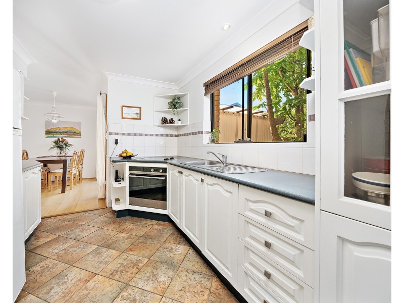 2/11 Cochrane Road, Thirroul NSW 2515