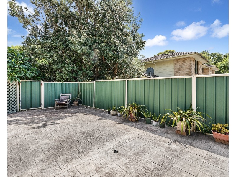 2/11 Cochrane Road, Thirroul NSW 2515