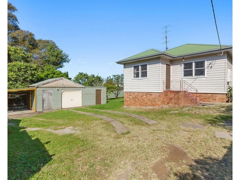 15 Robertson Street, Coniston NSW 2500