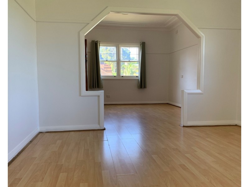 15 Robertson Street, Coniston NSW 2500