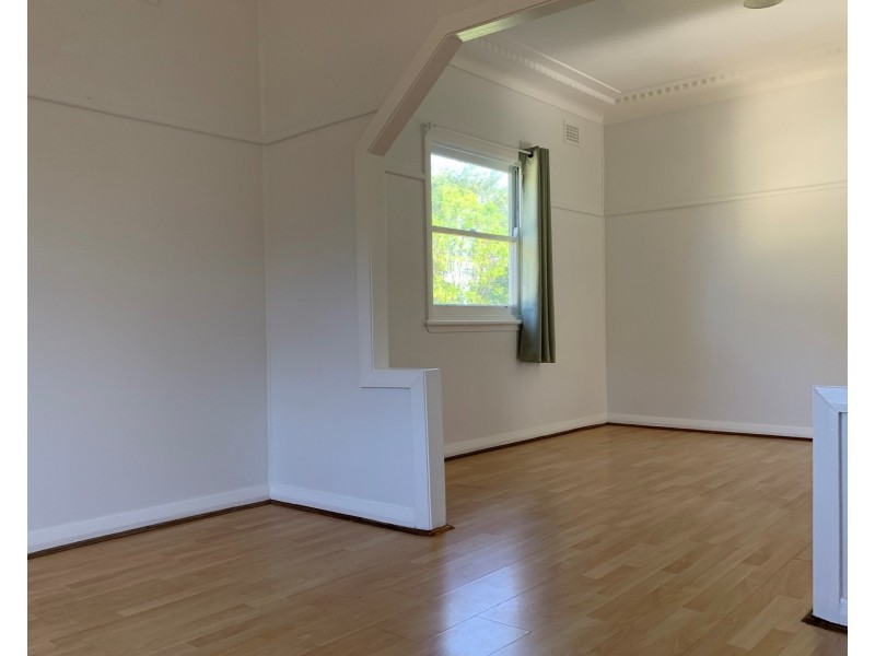 15 Robertson Street, Coniston NSW 2500