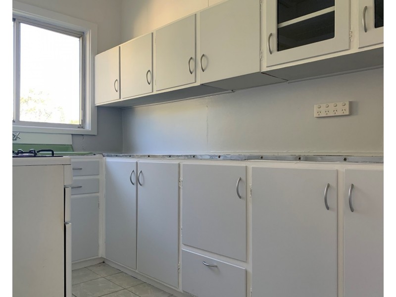 15 Robertson Street, Coniston NSW 2500