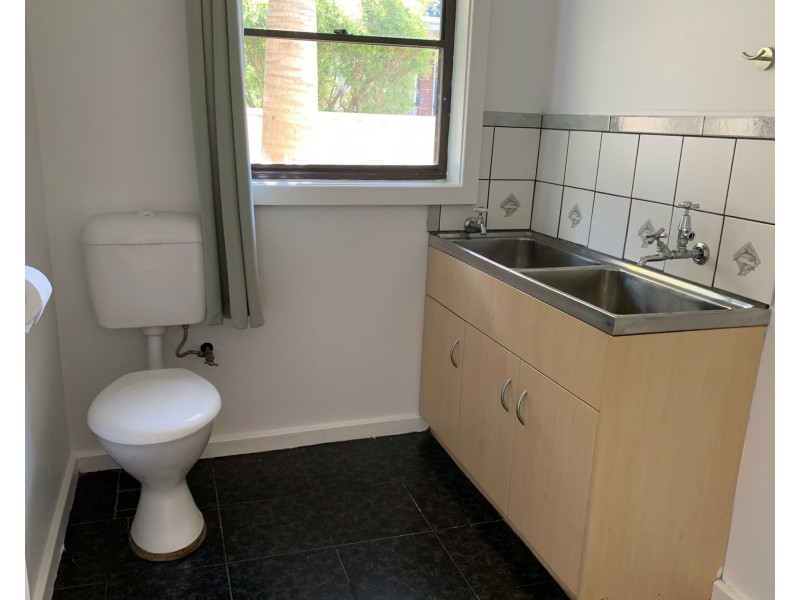 15 Robertson Street, Coniston NSW 2500