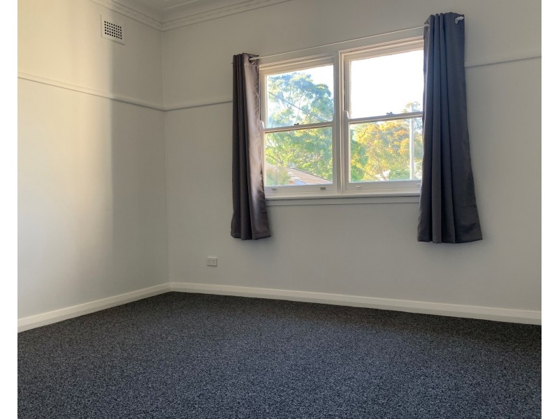 15 Robertson Street, Coniston NSW 2500