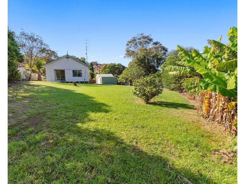 15 Robertson Street, Coniston NSW 2500
